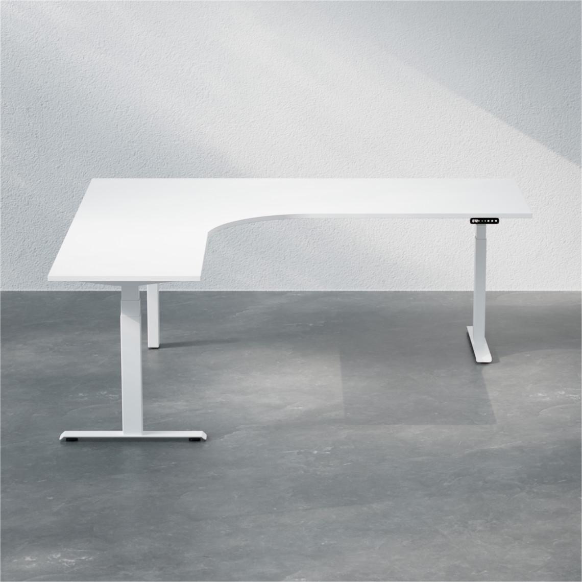 Höj- och sänkbart hörnskrivbord med vit bordsskiva och vitt stativ, mått 200x200 cm.