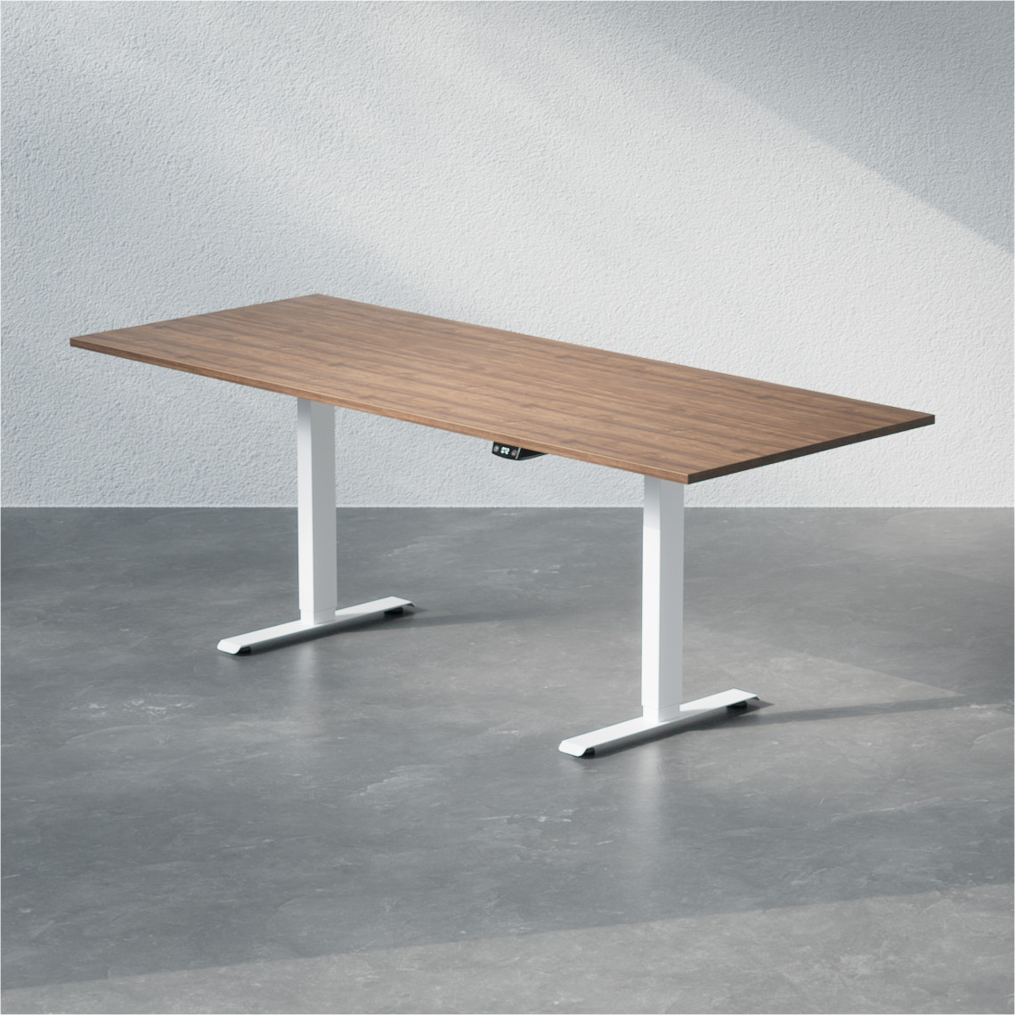 Skrivbord justerbart i höjd, storlek 200x80 cm, valnötsskiva och vita bordsben. Skrivbord justerbart i höjd, storlek 200x80 cm, valnötsskiva och vita bordsben.