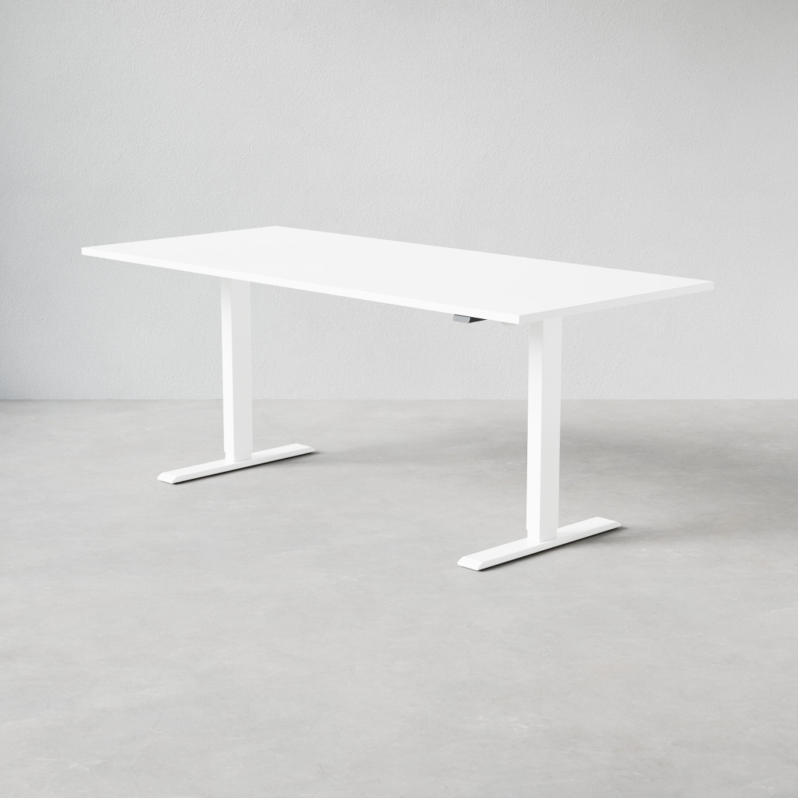 Justerbart skrivbord med vit bordsskiva och vita ben, mått 180x80 cm