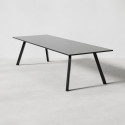 Konferensbord med svart laminatskiva och svart metallunderrede med två utställda benpar. 73 centimeter högt. Konferensbord med svart laminatskiva och svart metallunderrede med två utställda benpar. 73 centimeter högt.
