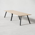 Konferensbord med ek laminatskiva och svart metallunderrede med tre utställda benpar. 73 centimeter högt. Konferensbord med ek laminatskiva och svart metallunderrede med tre utställda benpar. 73 centimeter högt.