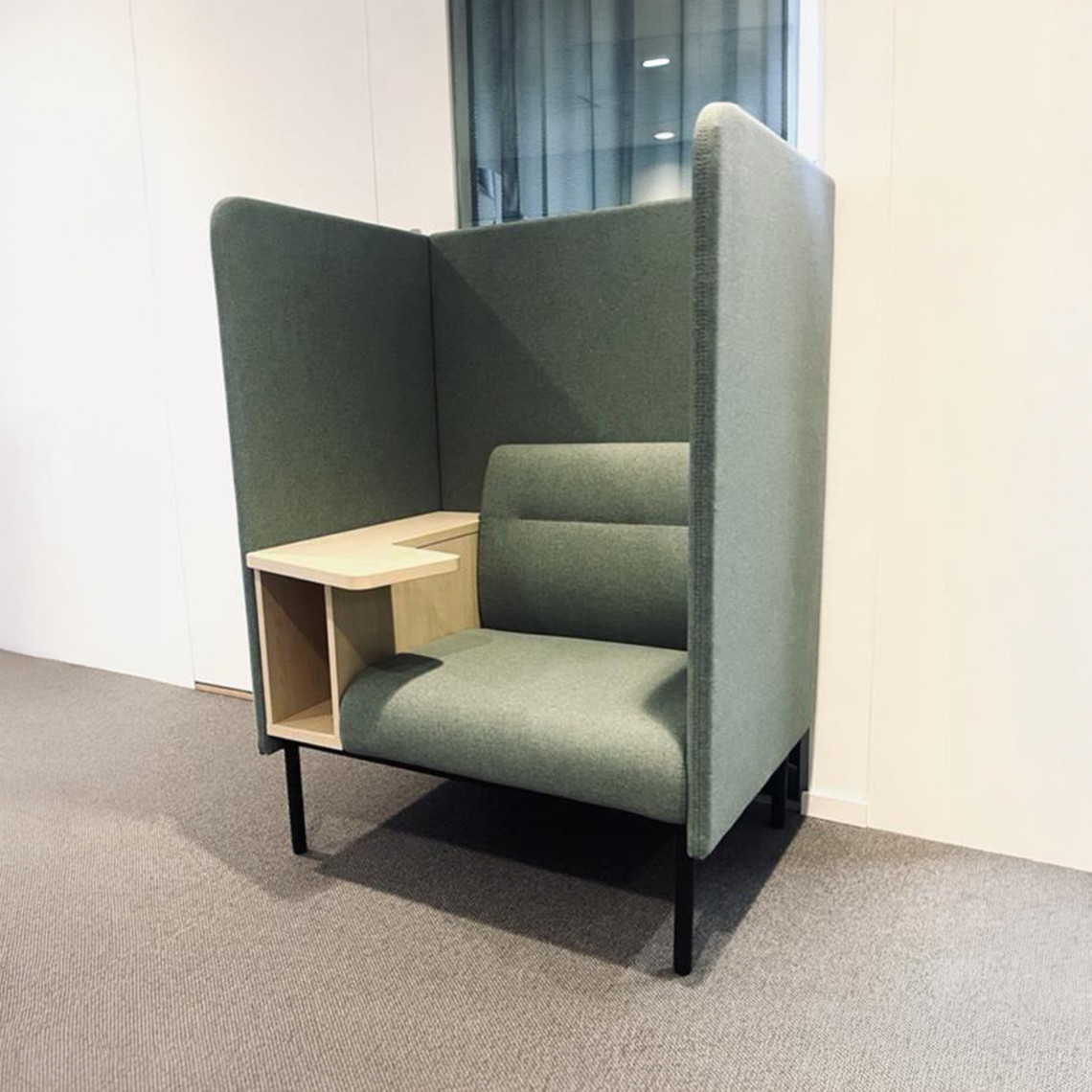 Modul med väggar och bord | DPJ Workspace Återbruk