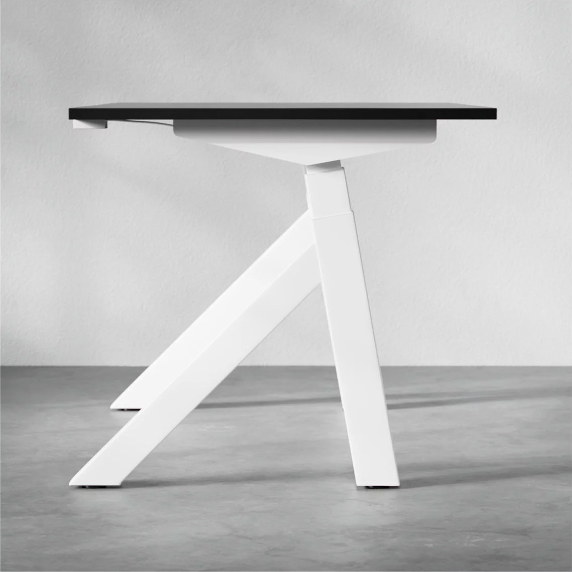 Höj och sänkbart stativ Brizley AdjusTable Design | DPJ Workspace Återbruk