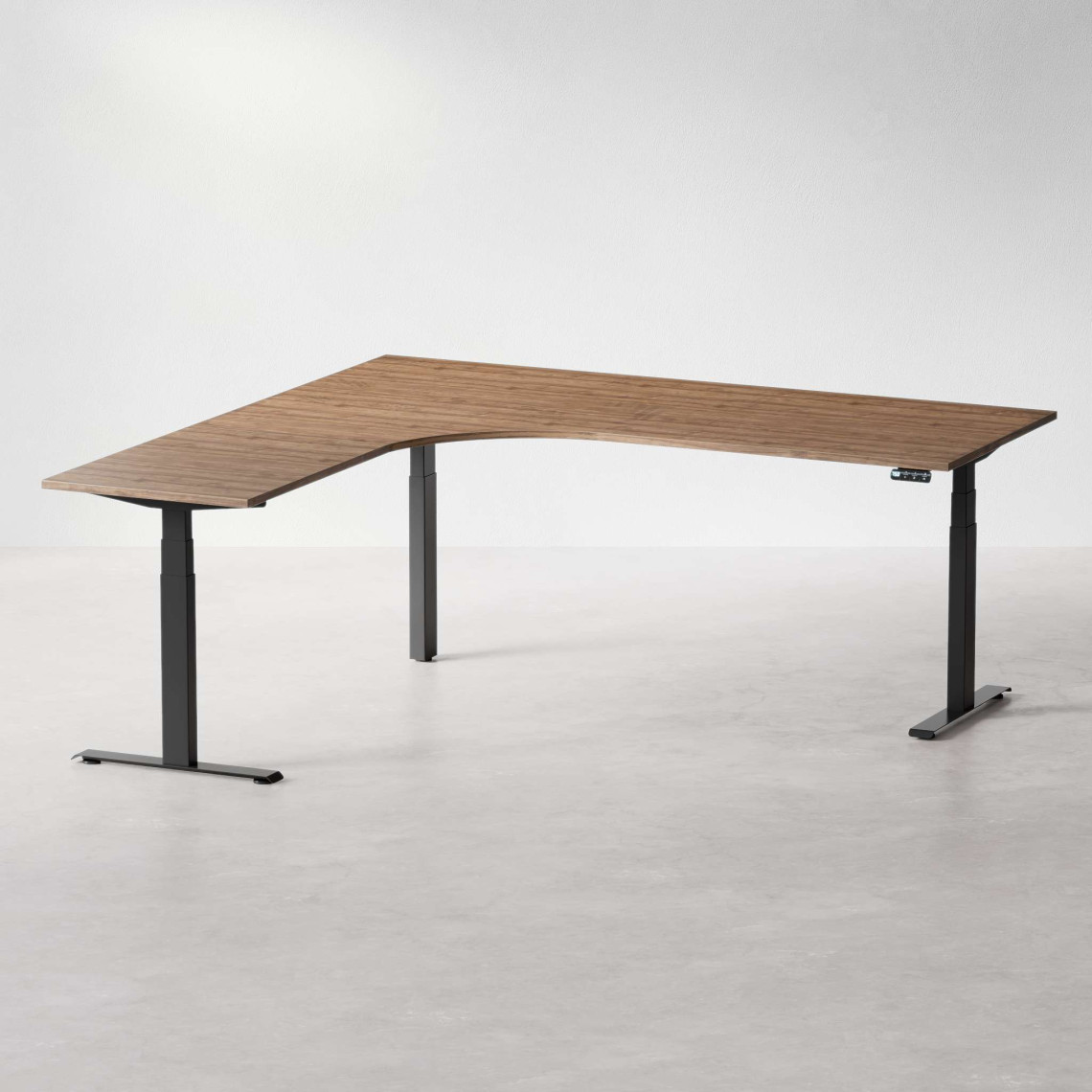 Höj- och sänkbart hörnskrivbord av högsta kvalitet | DPJ Workspace
