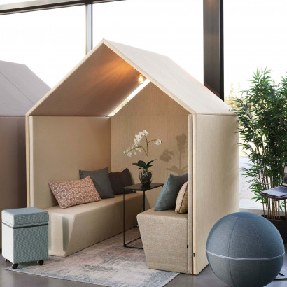 Ljudabsorberande möbel - The Hut Sofa med två eldosor