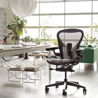 Herman Miller Aeron Onyx - Helsvart, Adjustable PostureFit support