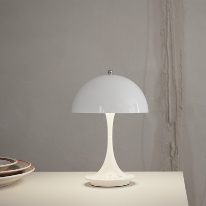 Bordslampa Panthella Portable