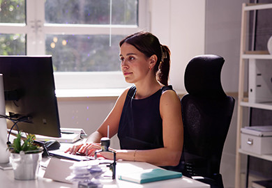 Undvik gamnacke med rätt vinkel på stolens nackstöd