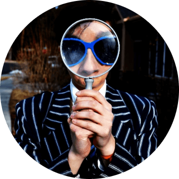 person with magnifying glas